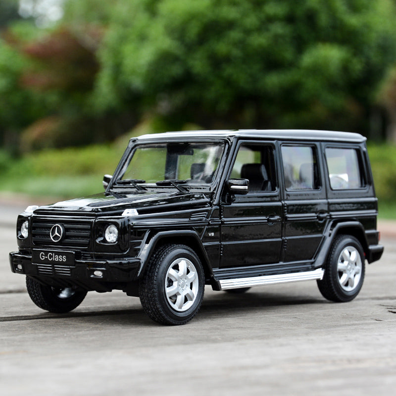 Diecast 1:24 Mercedes G-Wagon Model – Luxury Alloy SUV Toy with Openable Doors & Realistic Design