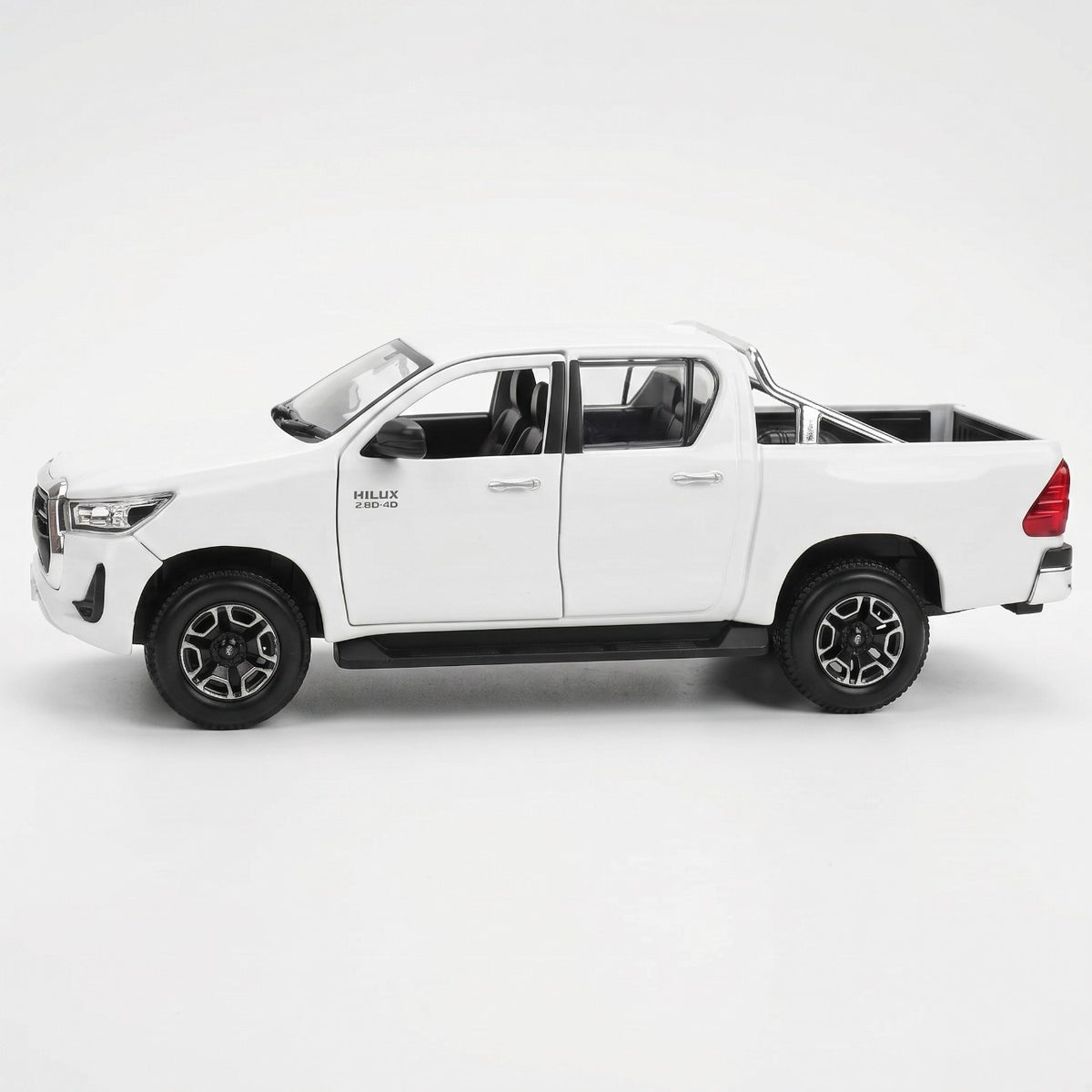 Exquisite Diecast Toyota Hilux Model Car – Premium Alloy Collectible (1:27 Scale)